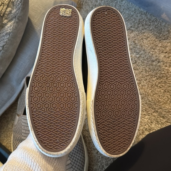 New never worn Burberry sneakers- converse style - Picture 4 of 4